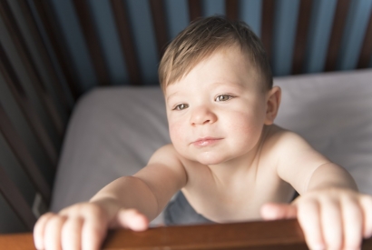 Miért „romlik el” sok jó alvó kisbaba 4-8 hónapos kora után?